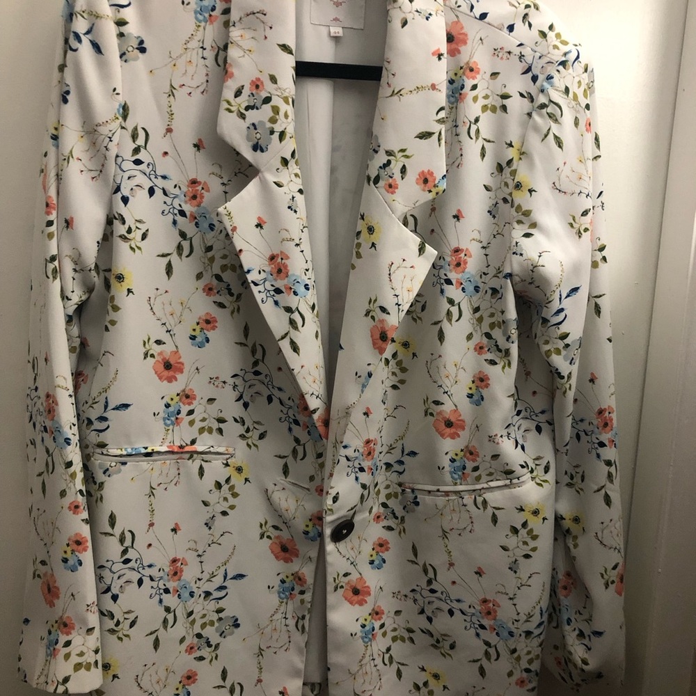 Clockhouse elements white floral blazer size 44